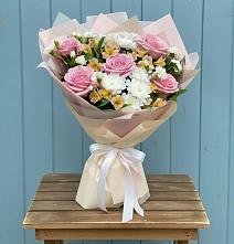 Букет цветов из:  Гвоздики, Орхидеи и Розы в Полысаево