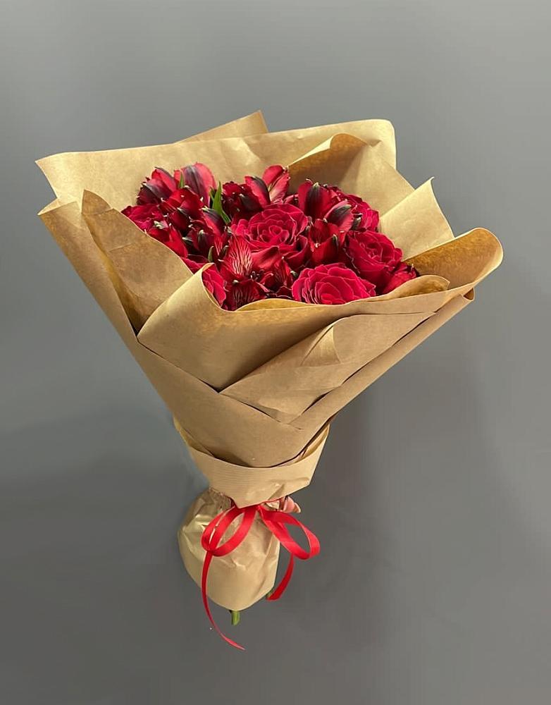 Букет цветов из: Альстромерии и Розы в Полысаево