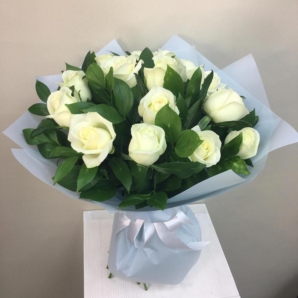 Букет 15 Белых роз Проуд в Полысаево