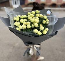 Букет Белые кустовые розы Солинеро в Полысаево