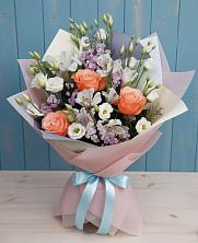 Букет цветов из:  Лизиантусы, Розы, Альстромерии и Гипсофила в Полысаево