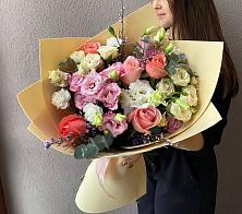 Букет цветов из:  Розы, Лизиантусы и Гвоздики #REPLACE_PRED# Полысаево