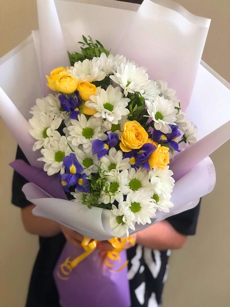 Букет цветов из: Ирисы, Хризантемы и Розы в Полысаево
