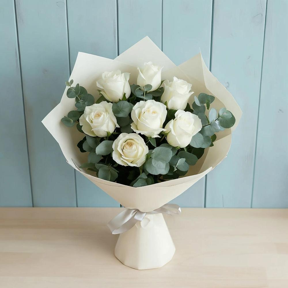 Букет Белые розы в Эвкалипте в Полысаево