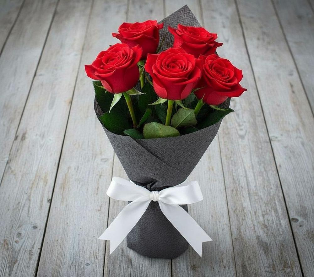 Букет 5 Красных роз Эдлесс Лав в Полысаево