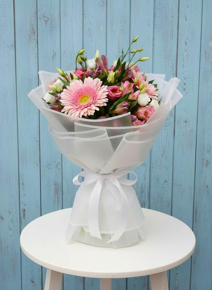 Букет цветов из: Герберы, Альстромерии и Лизиантусы в Полысаево