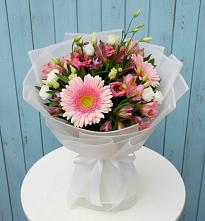 Букет цветов из:  Герберы, Альстромерии и Лизиантусы в Полысаево