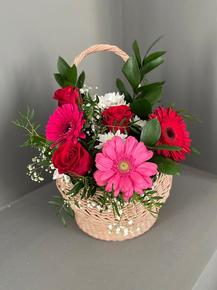 Цветочная композиция из Розы, Хризантемы и Герберы в корзине в Полысаево