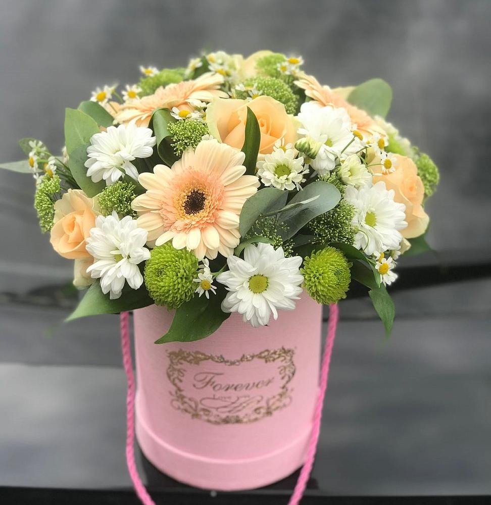 Цветочная композиция из Розы, Герберы и Хризантемы в шляпной коробке в Полысаево