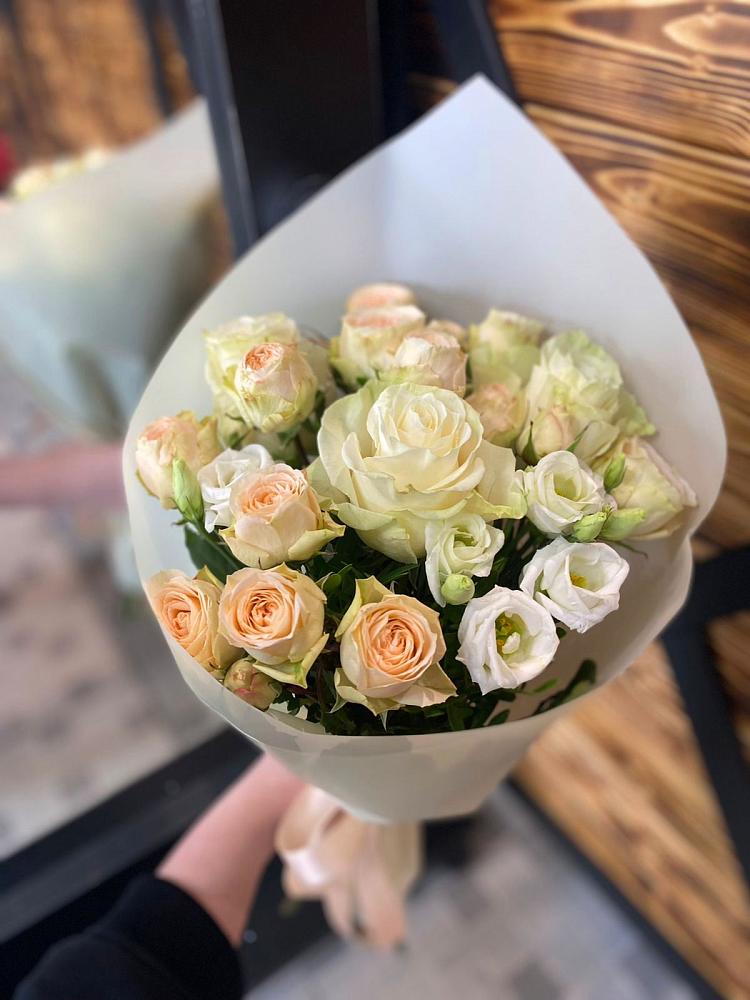 Букет цветов из: Розы и Лизиантусы в Полысаево